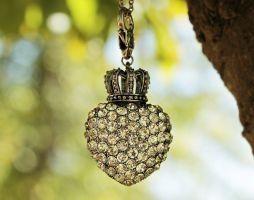 Herz mit Diamanten